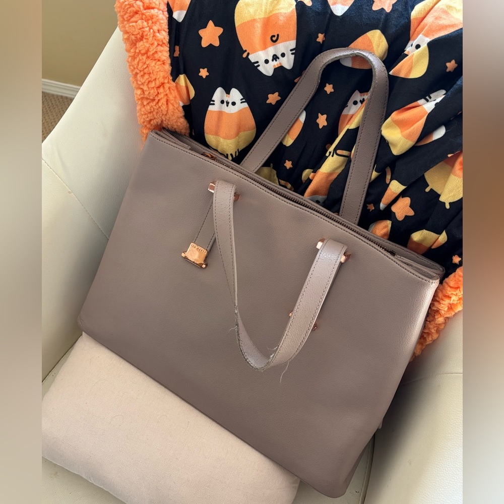 Ted Baker Cream shoulder bag gently used